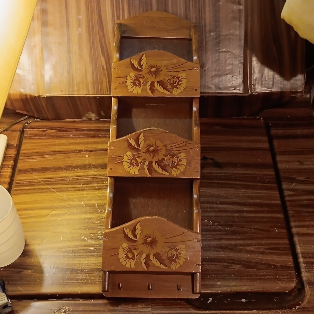 Vintage 3 tier maul key organizer farmhouse shabby chic